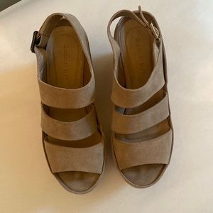 Chocolate Blu Windsor Tan Suede Wedge Size 8